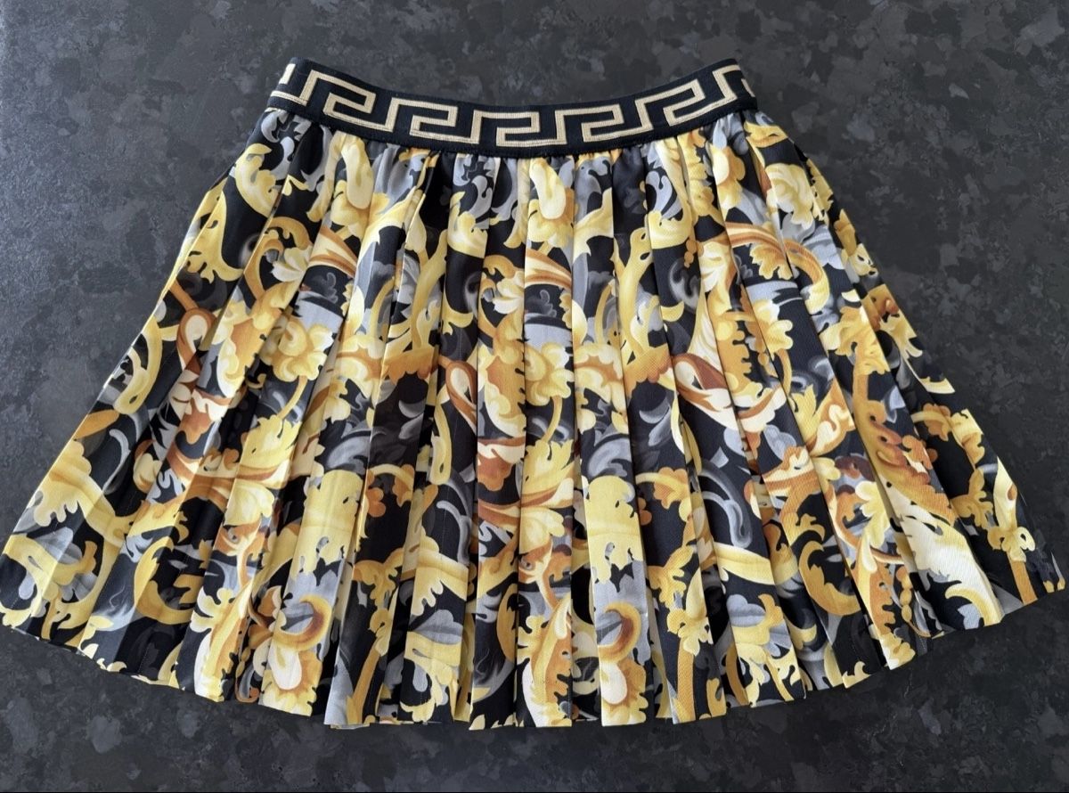 Versace Anzüge: Versace suit girl  – Gebraucht aus Lausanne von Loyal_8 4