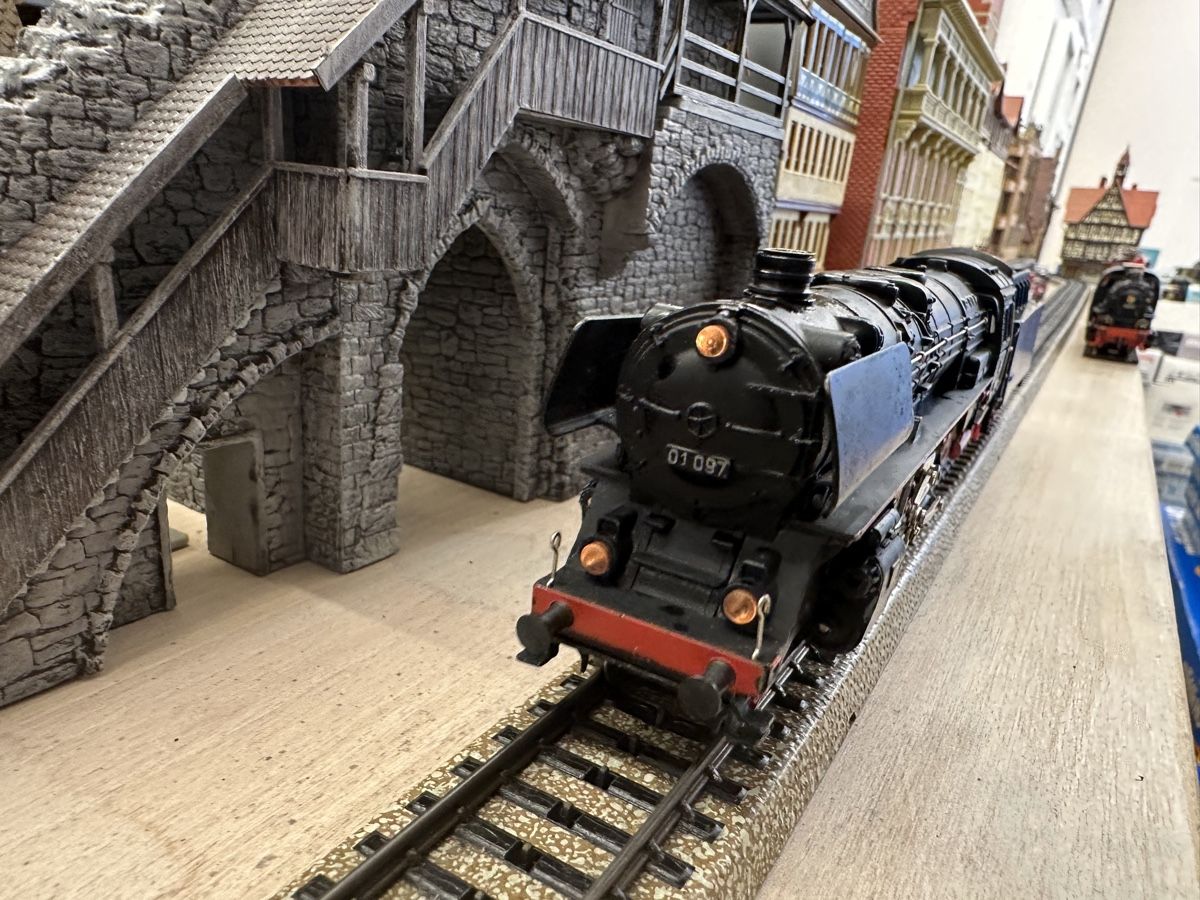 Märklin Modellini di ferrovie: Märklin 3026 DB BR 01 mit Rauchgenerator – Usato da Lupsingen venduto da New-Haven