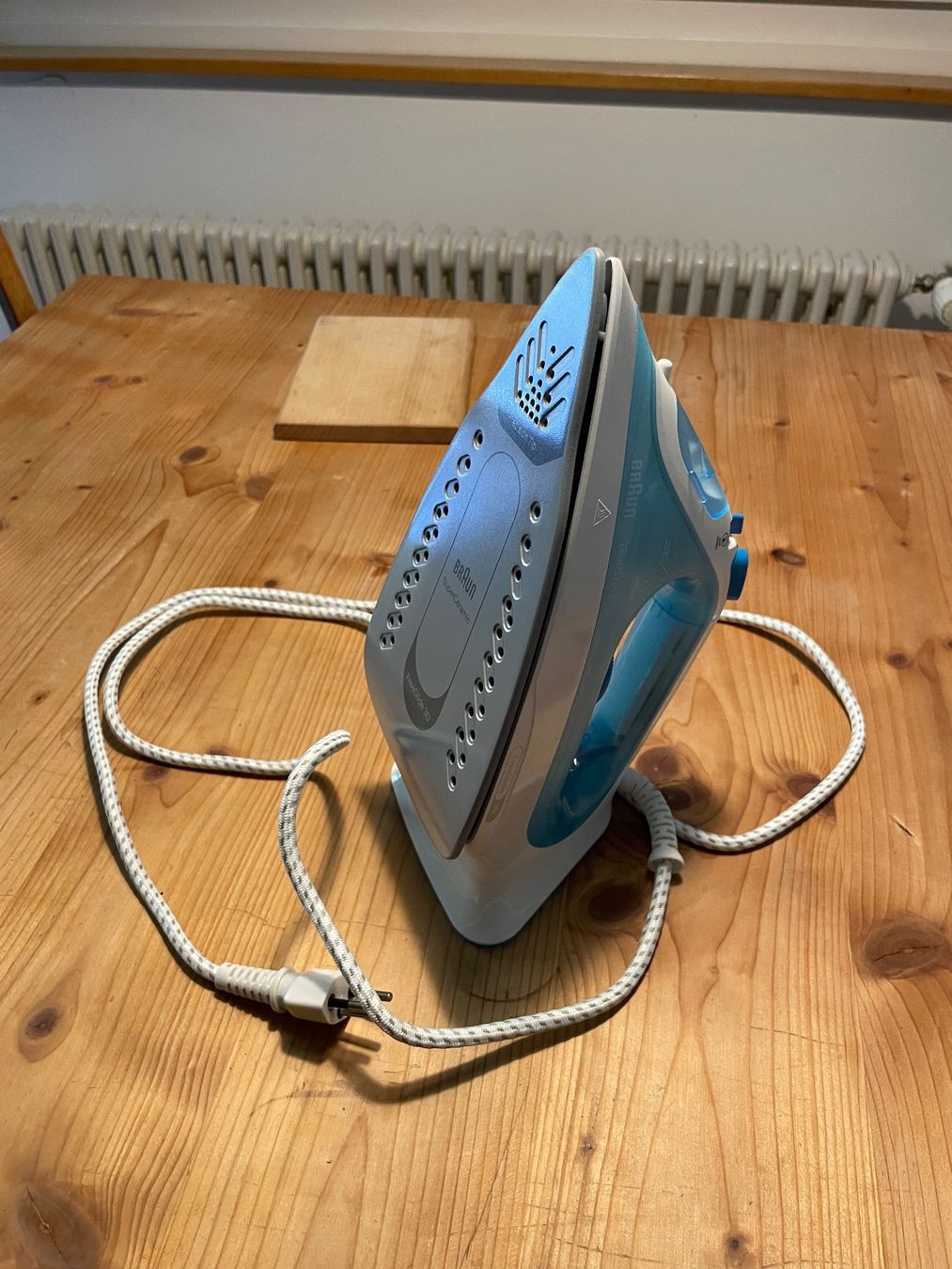 Braun Ferri da stiro: Dampfbügeleisen / Fer à repasser – Nuovo e nell'imballaggio originale da Zürich venduto da mat_xtz9 1