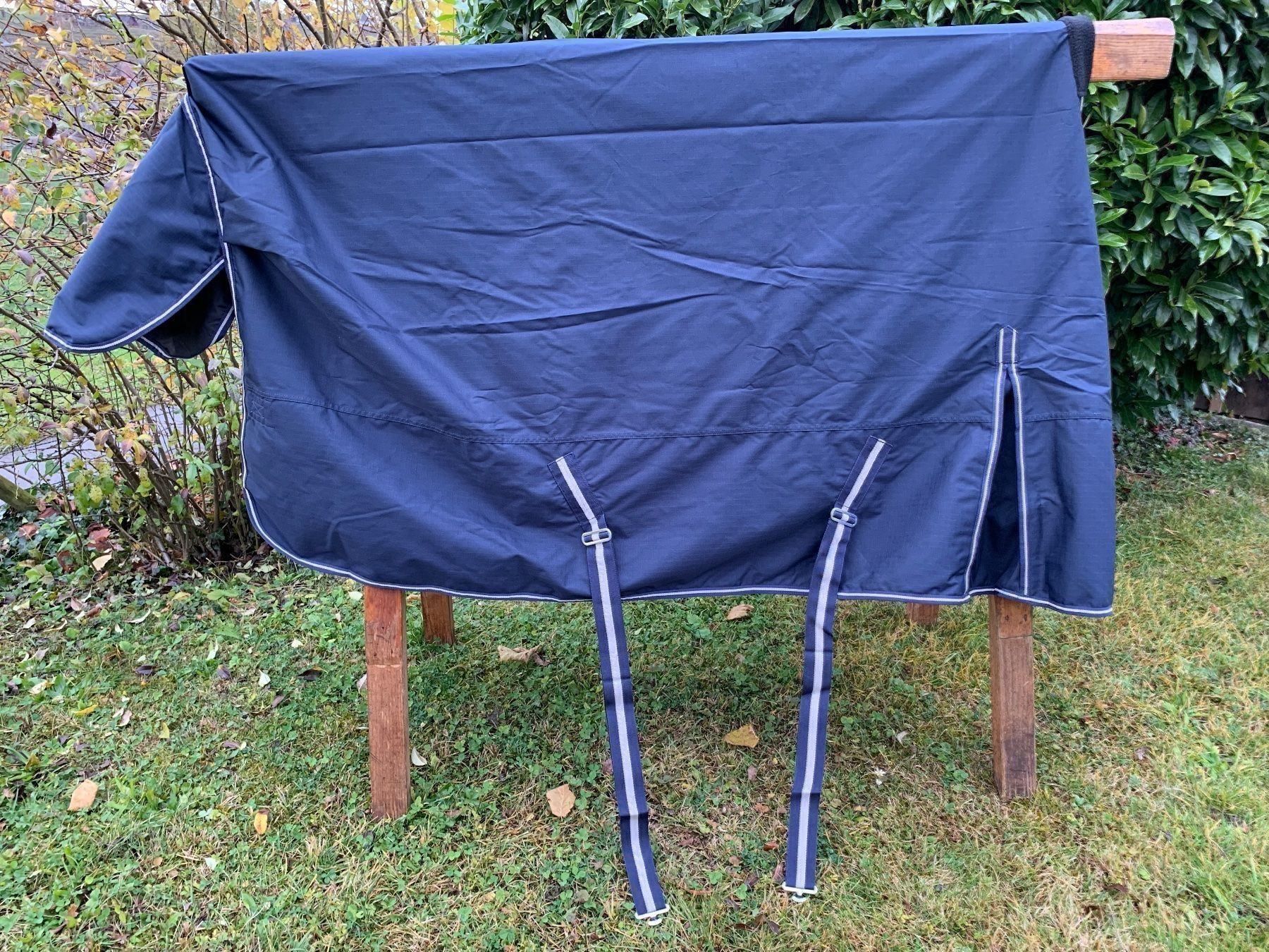 Carrozze: schöne dunkelblaue Weidedecke – Usato da Feldbach venduto da Olive1 7