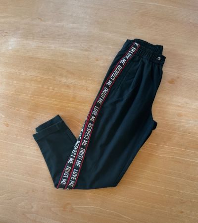 Pantalon noir style streetwear