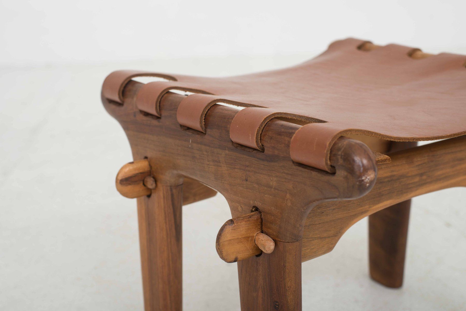 Sgabelli: Muebles de Estilo Hocker von Angel Pazmino – Usato da Zürich venduto da STUZH38 5