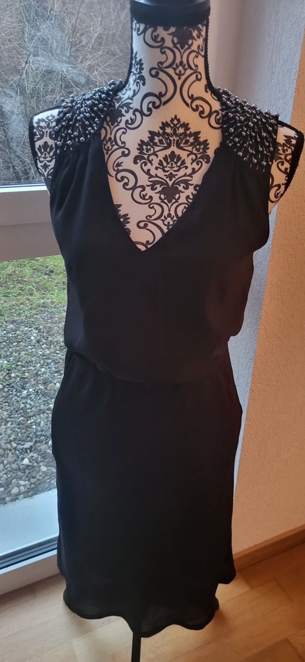 H&M Vestiti: Robe noire H&M perlée élégante taille 36 – Usato da la tour de peilz venduto da alegre02 3