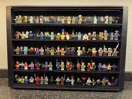 LEGO - 100 Minifiguren-Set inkl. Zubehör - mit LED-Vitrine