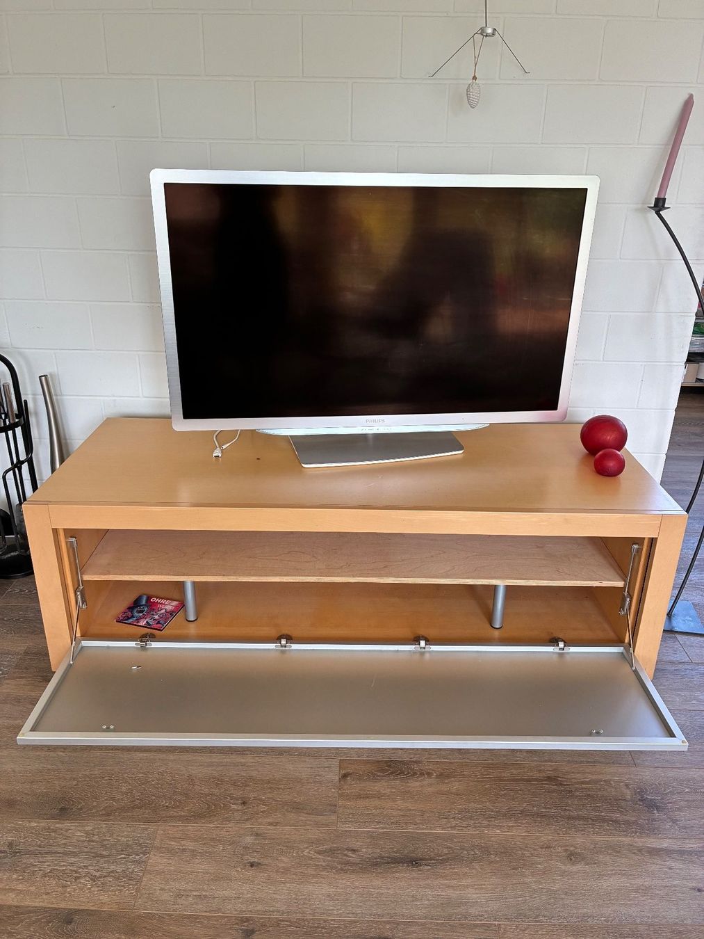 Mobili TV: TV-Lowboard aus hellem Holz – Usato da Nänikon venduto da Sakarl 2