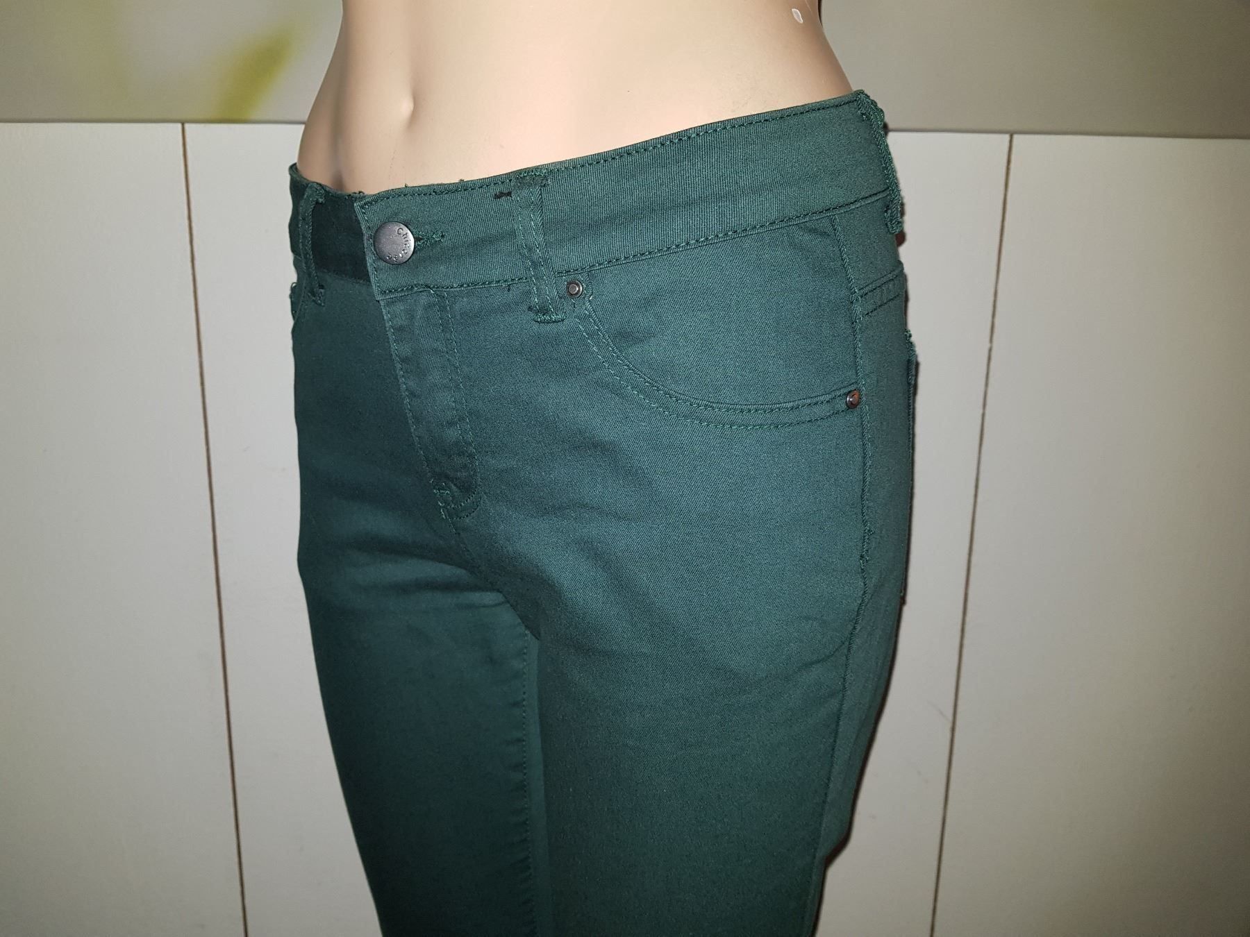 Jeans: Jeans CHICOREE    Taille/Grosse S – Usato da Cossonay-ville venduto da Super-Price-Quality 5