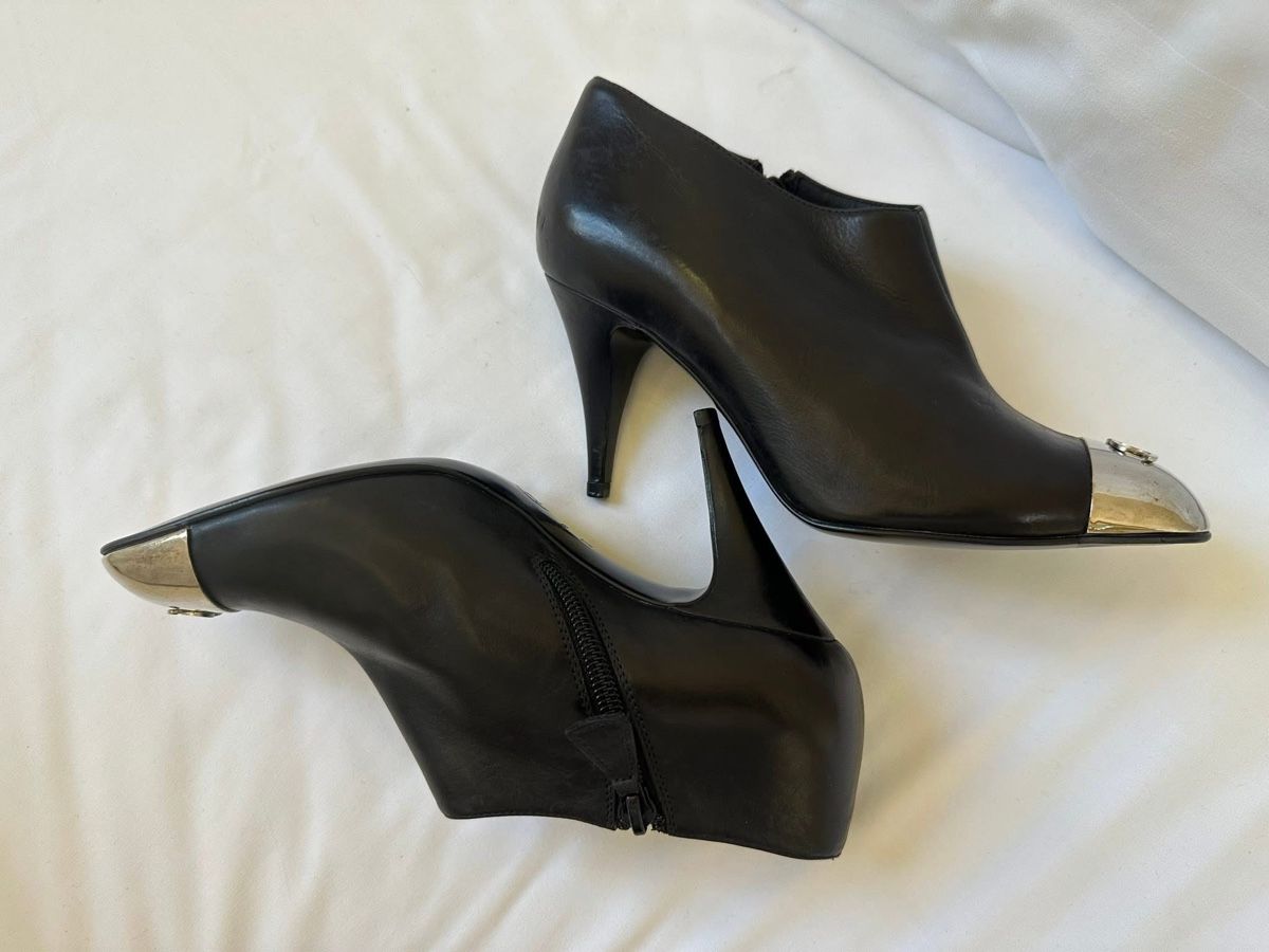 Chanel Scarpe da donna: Chanel Leather Boot Heels – Usato da St.Josefen venduto da lop_lh8d 2