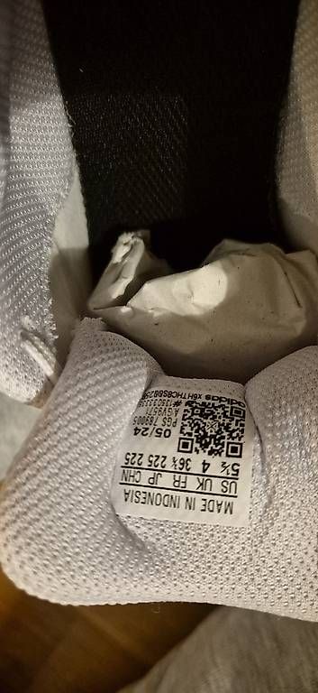 Scarpe per ragazzi: ADIDAS Kinderturnschuhe – Usato da Hagendorn venduto da Saga2005 1