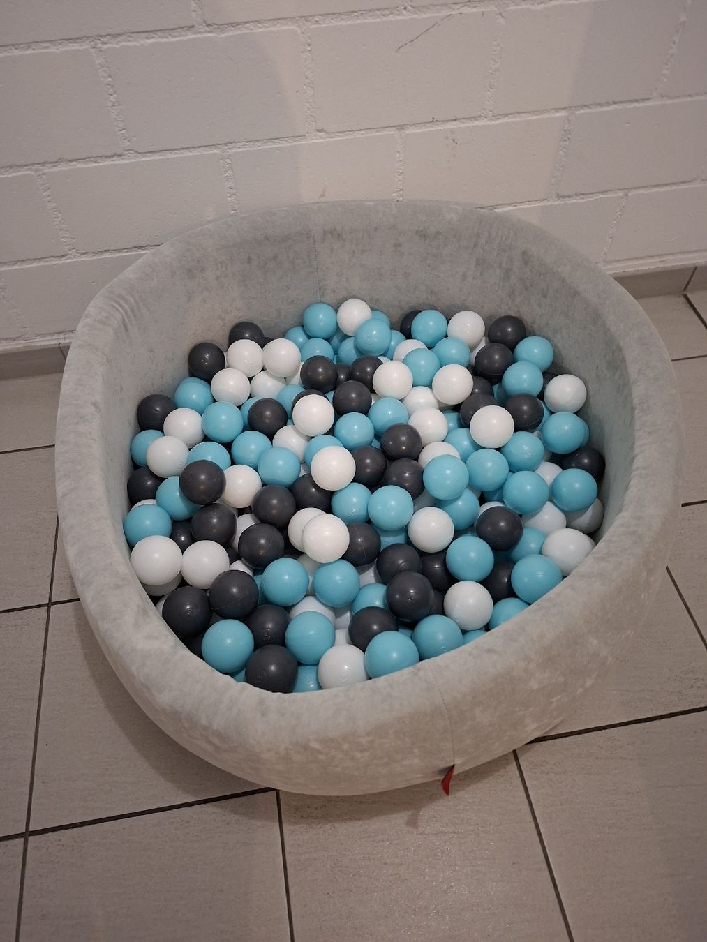 Jouets: Bällebad / Bällelibad mit Bällen – D'occasion à Balterswil par Steineparadies
