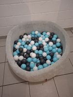 Bällebad / Bällelibad mit Bällen