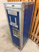 Airline Trolley mit Swiss Plakette