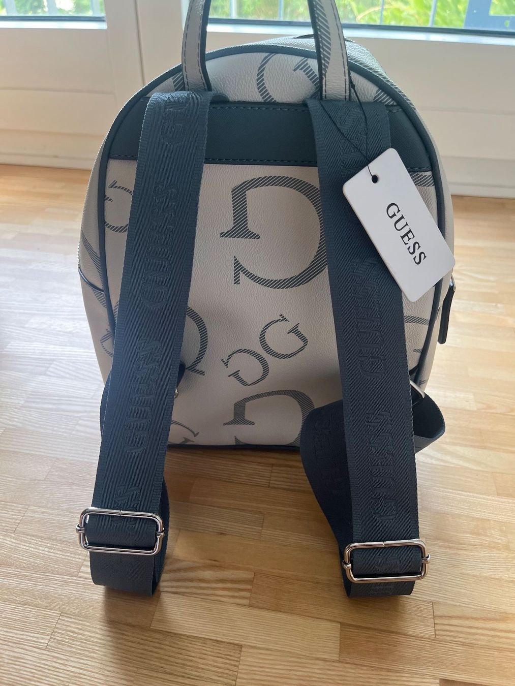 Guess Rucksäcke: Guess Rucksack – Neu und originalverpackt aus Seuzach von Black_sheep 1