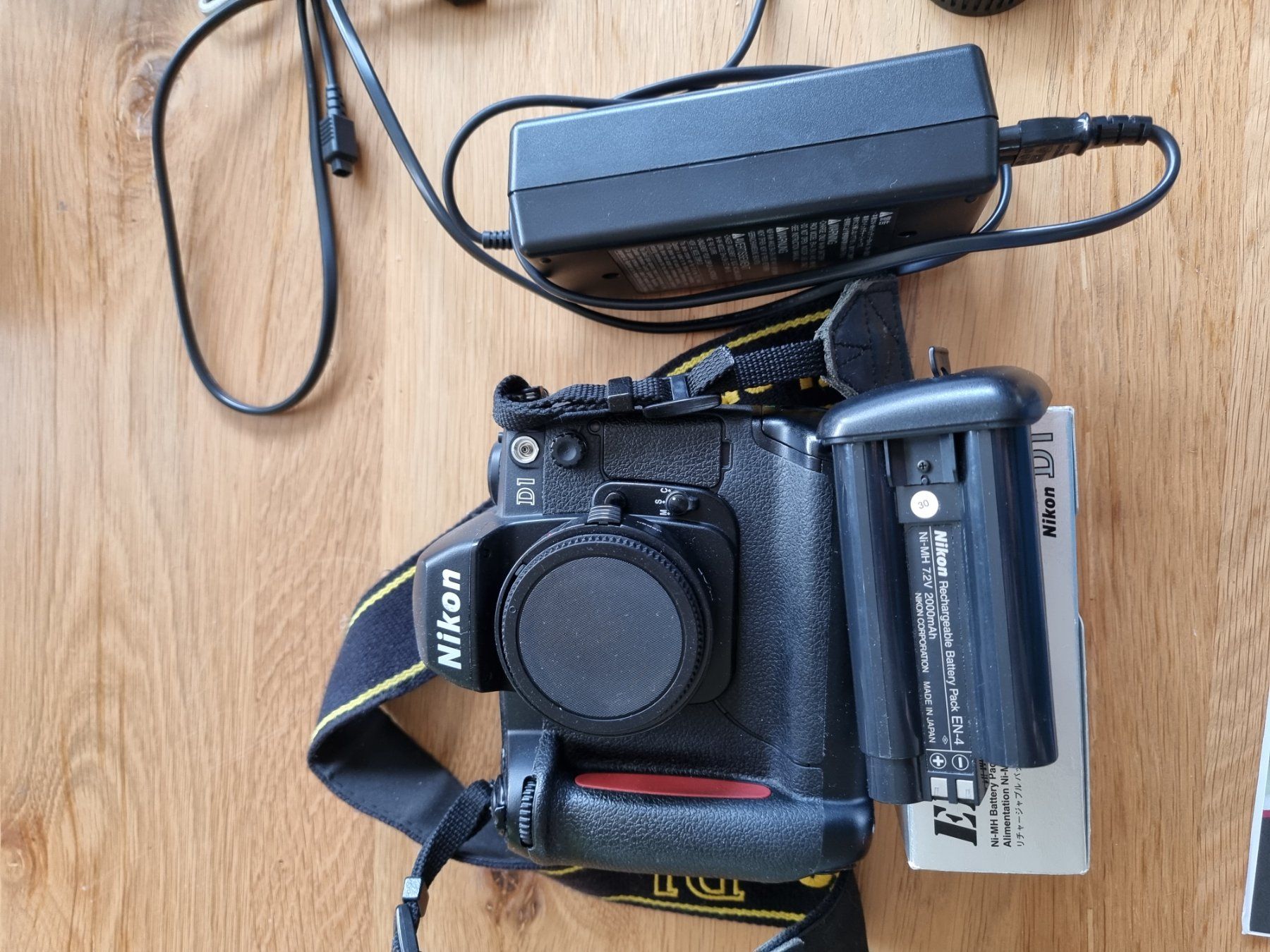 Nikon Fotocamera: Nikon DI – Usato da stans venduto da iselli1