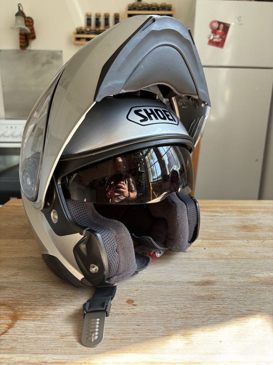 Shoei Helme & Visiere: Shoei Integralhelm Silber Grösse L Gebrauchter – Gebraucht aus Baden von elmo46 1