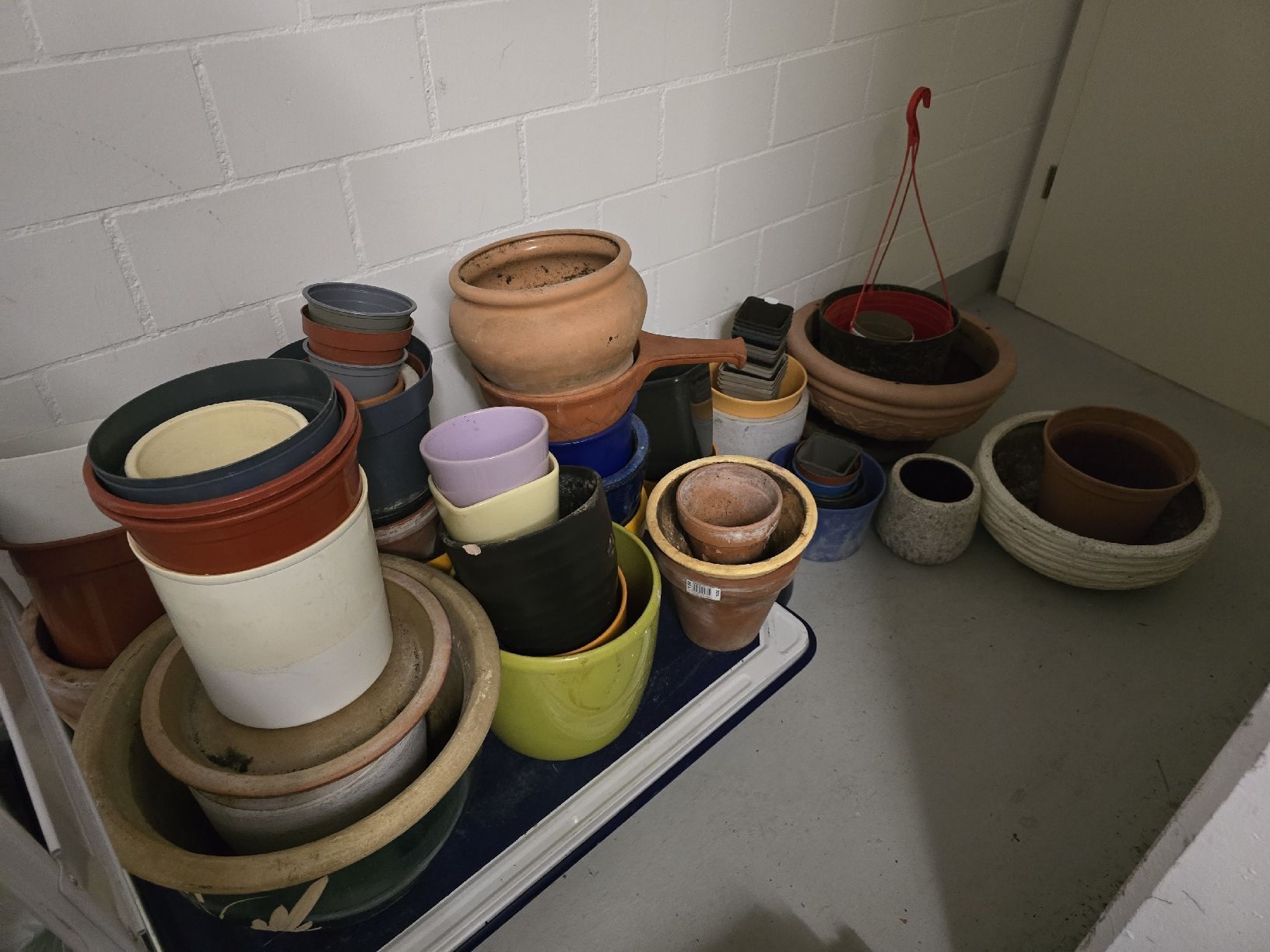 Pots de fleurs: Restposten Blumentöpfe / Tontöpfe – D'occasion à Rickenbach b. Wil par Kth_v8