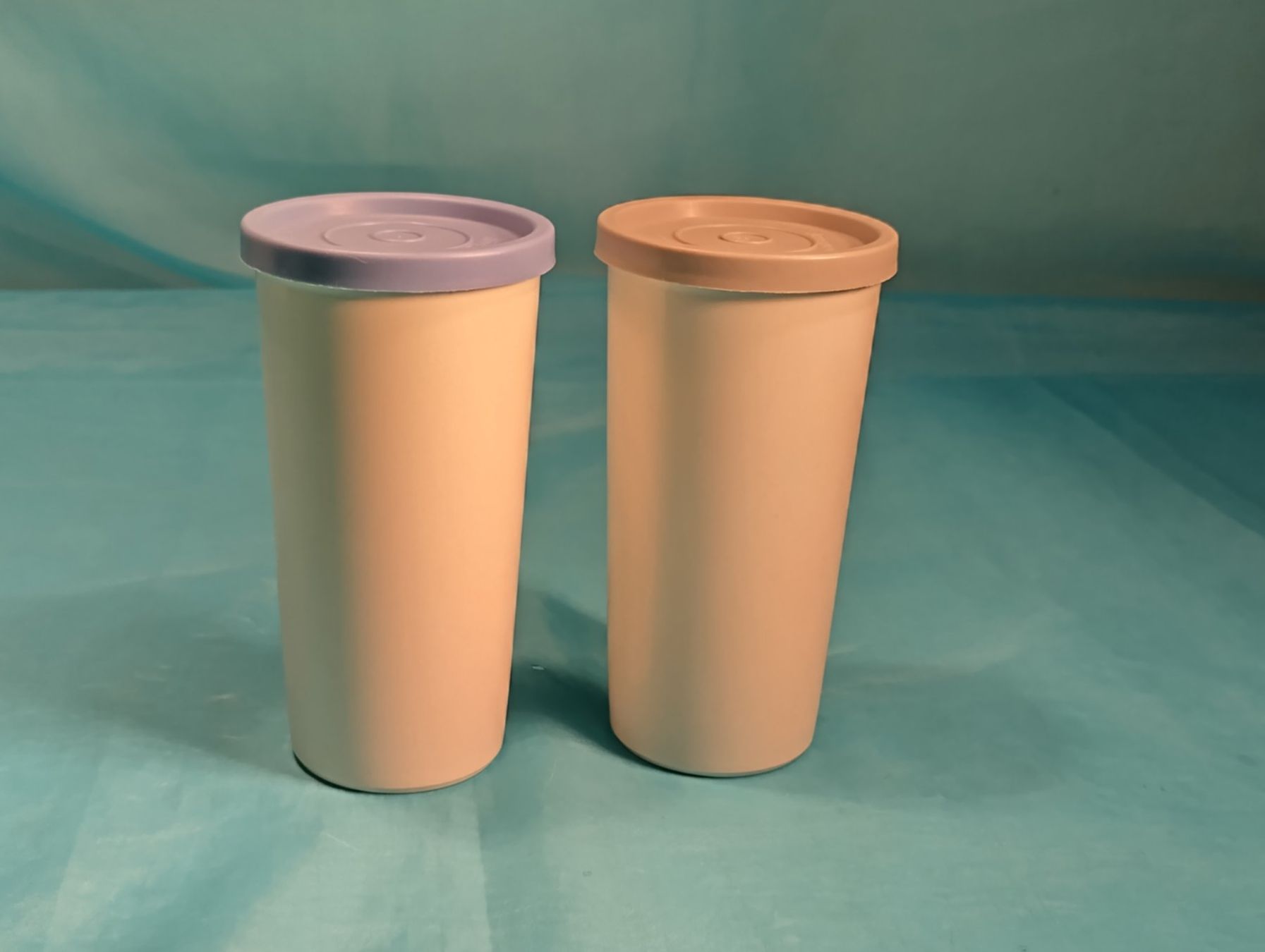 Tupperware Contenitori & Simili: 2 Tupperware Becher mit Deckel – Usato da Bellach venduto da JingleCherry