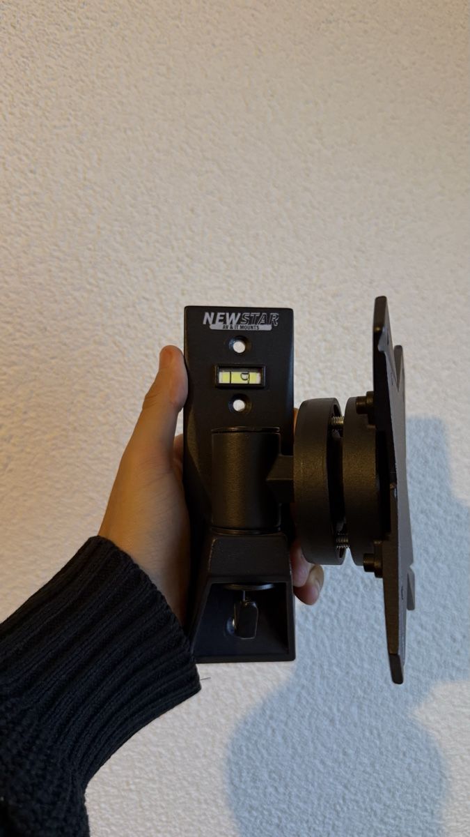 Support d'écran: Monitor wall stand – D'occasion à Courroux par jus_rs5n 1