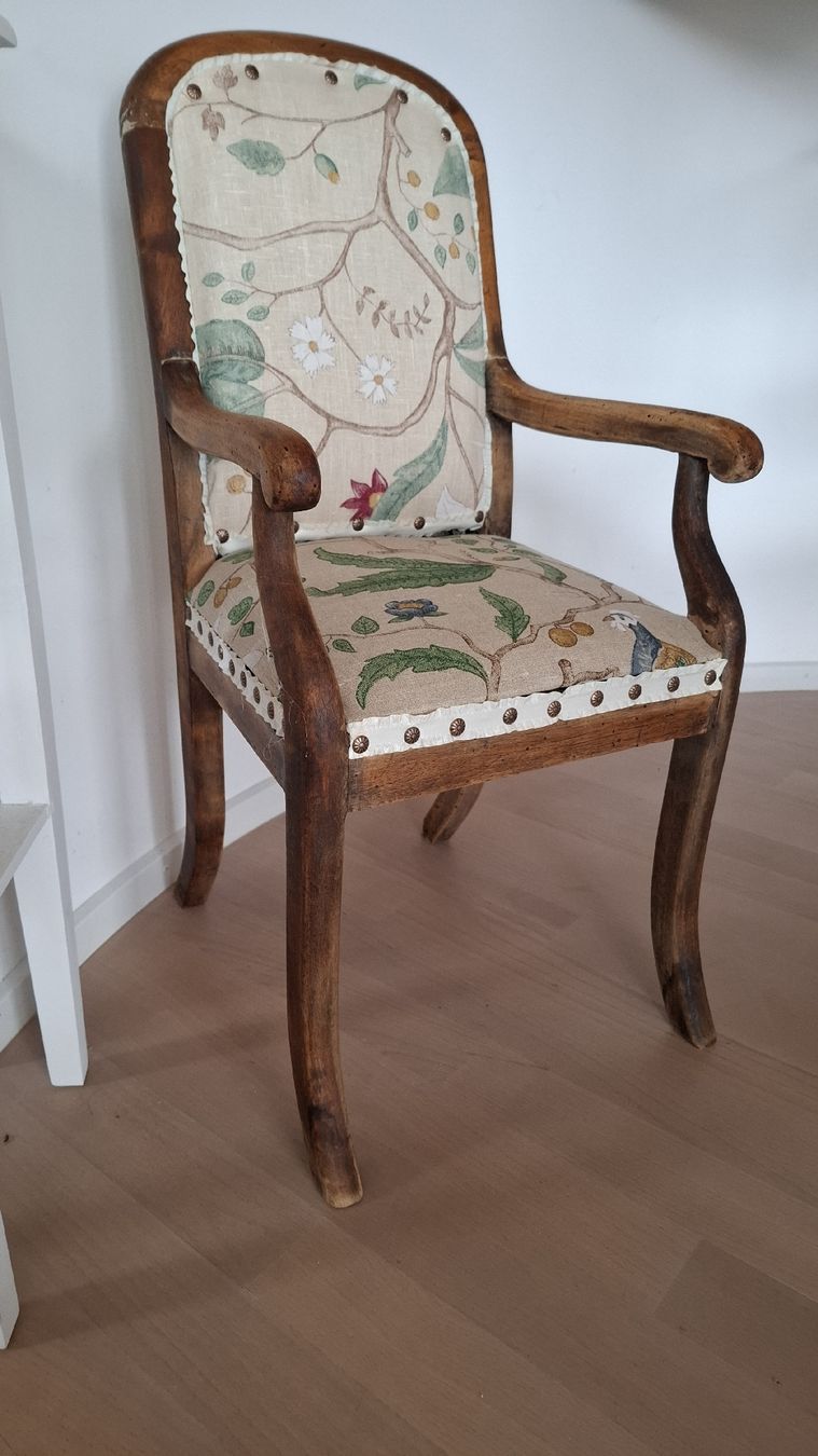 Poltrone: Kinder Armlehnstuhl Nussbaum – Usato da Buochs venduto da regenbogen7365 1