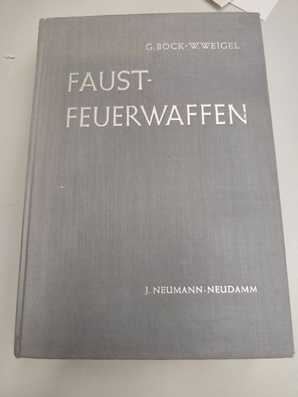 Libri: Buch Faustfeuerwaffen G. Bock-W. Weigel – Usato da Goldswil b. Interlaken venduto da troedlermarkt-goldsw