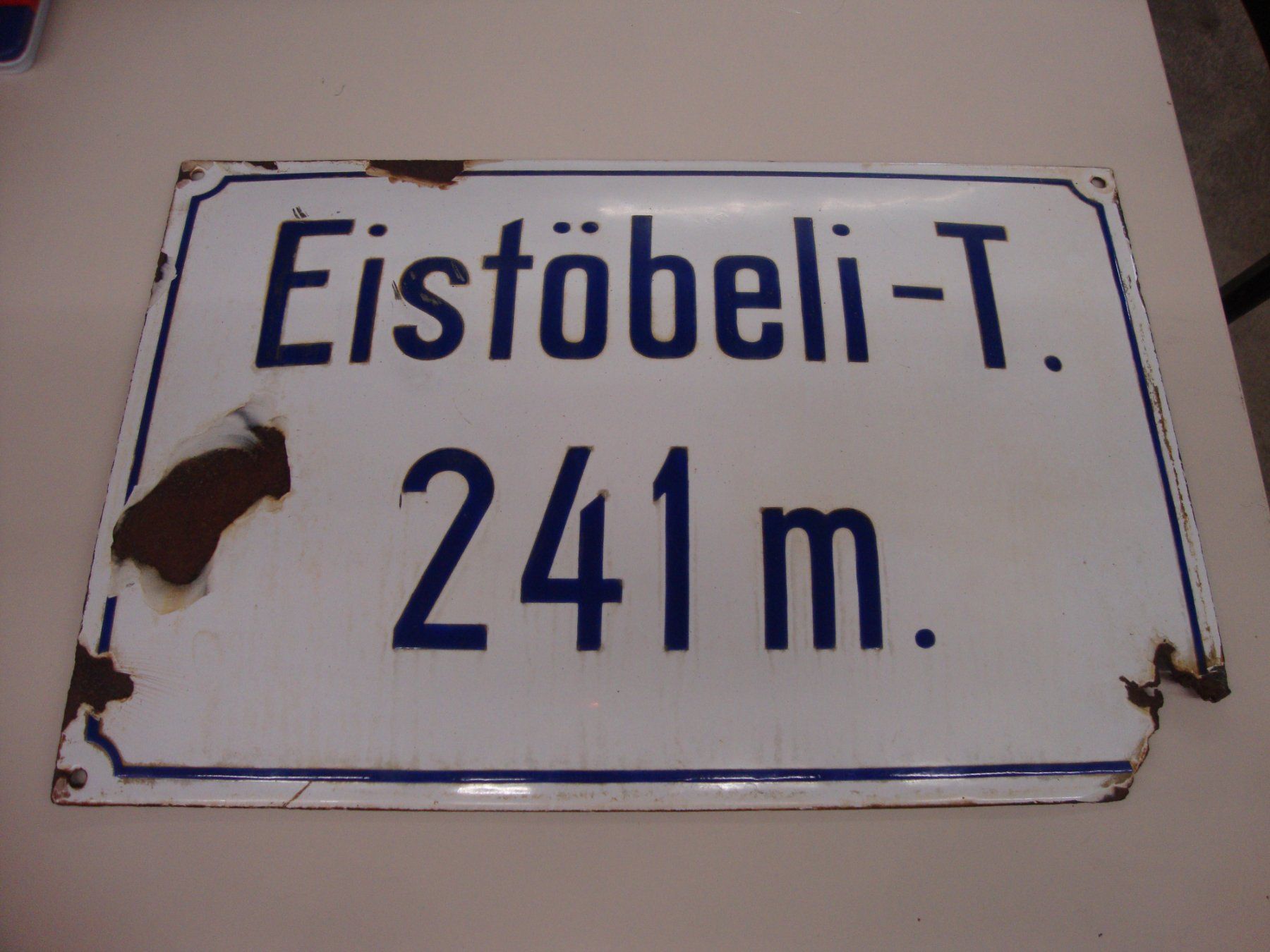 Schilder: Antikes Emailschild    Eistöbeli-T – Gebraucht aus Mollis von Seestern