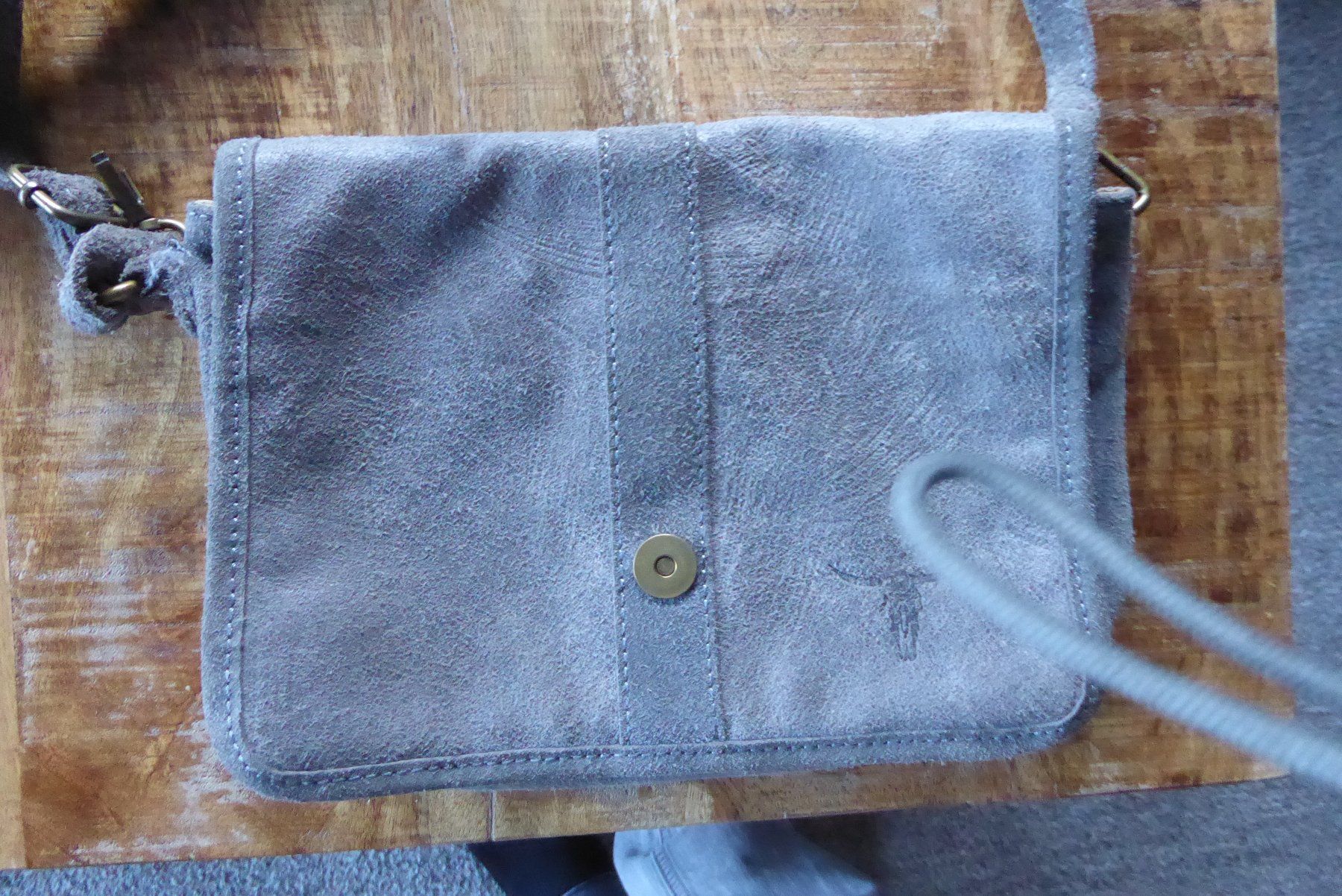 Taschen für Damen: Lässige Umhänge Tasche – Gebraucht aus Sargans von Benziner