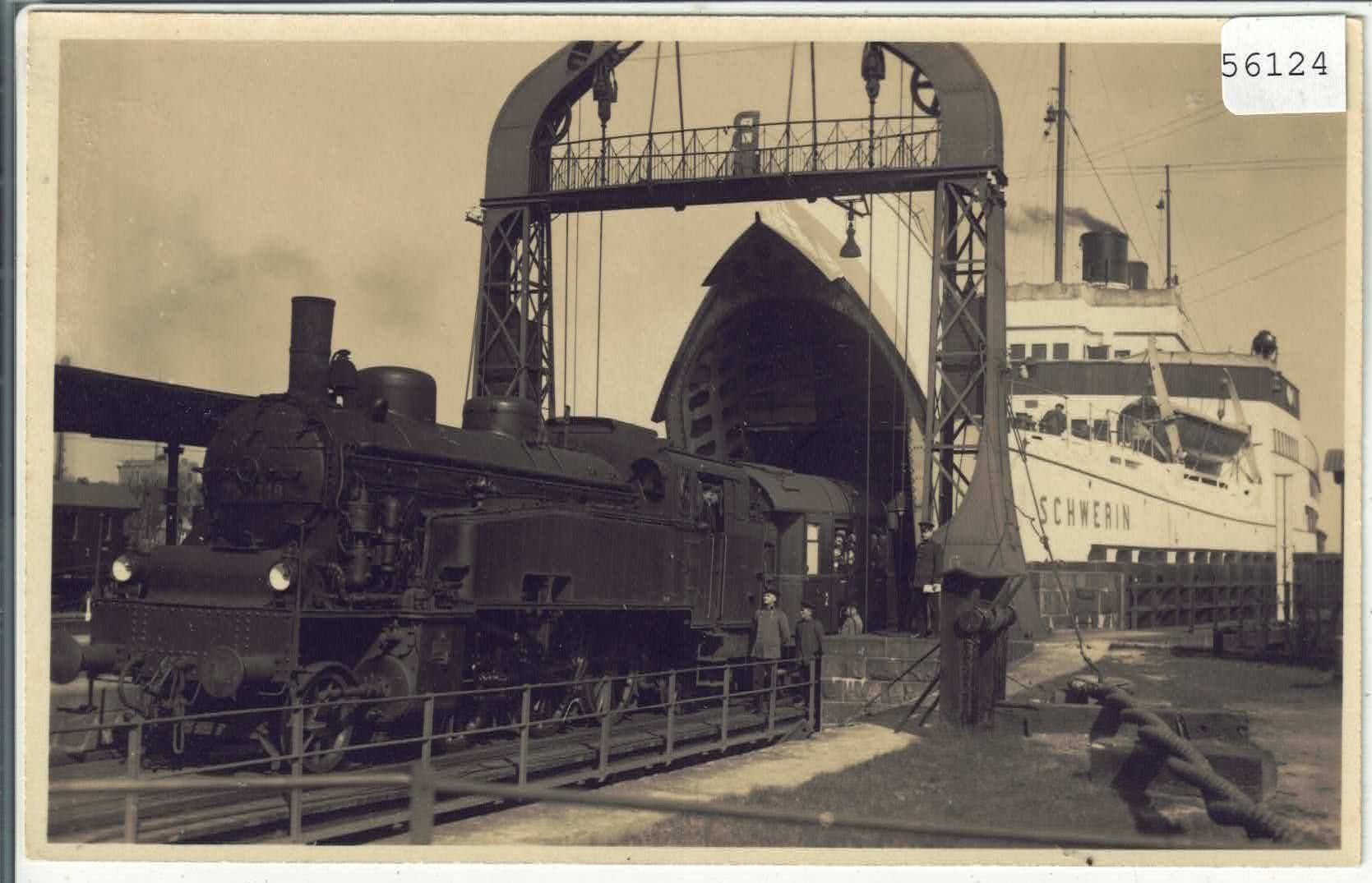 Cartoline postali: Warnemünde - Dampfer "Schwerin" Dampflok mit Gleisanschluss – Usato da Ettingen venduto da Kartenplanet