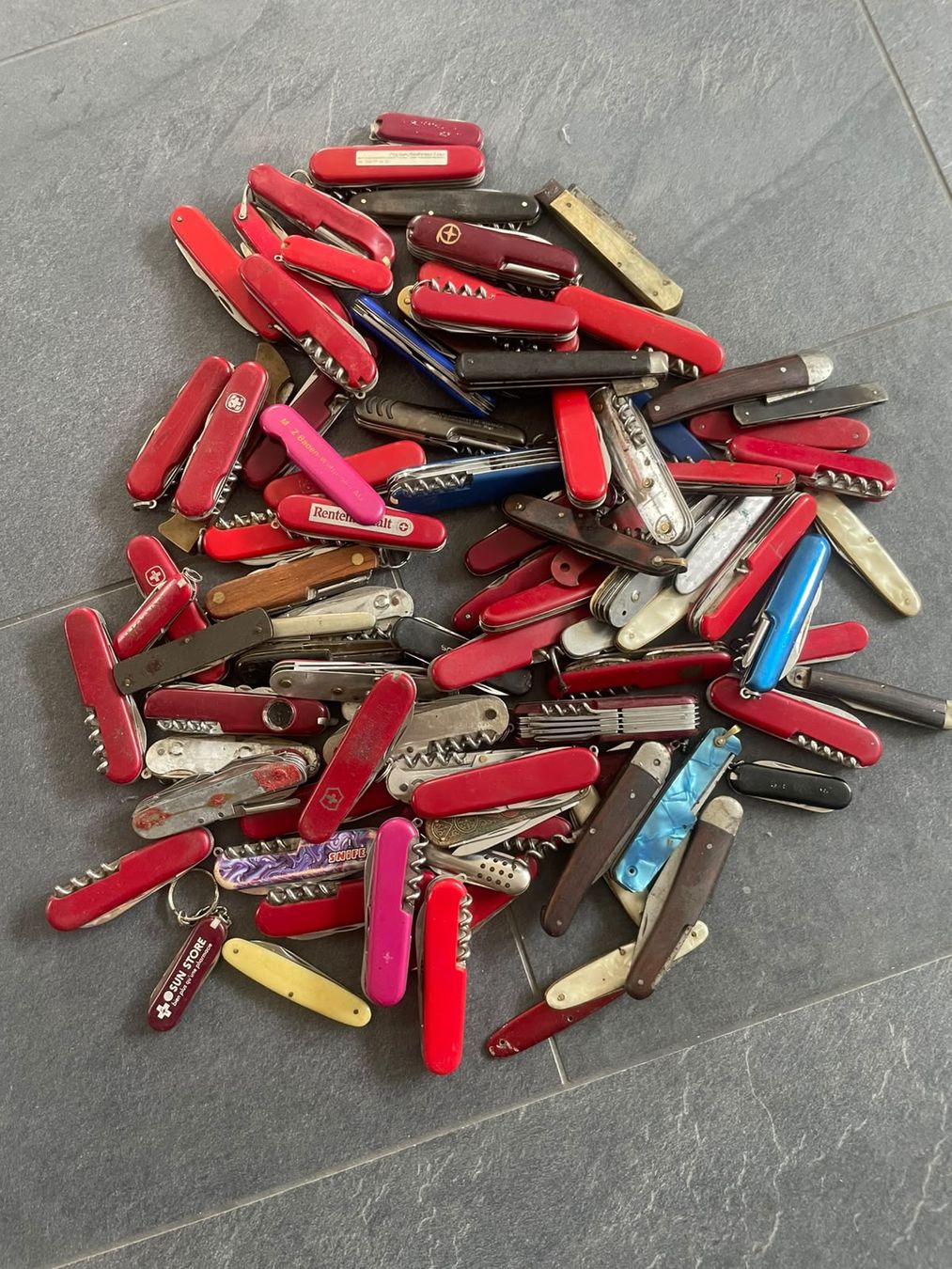 Victorinox Coltelli tascabile: Taschenmesser Lot – Usato da Unterlangenegg venduto da can_rf8g
