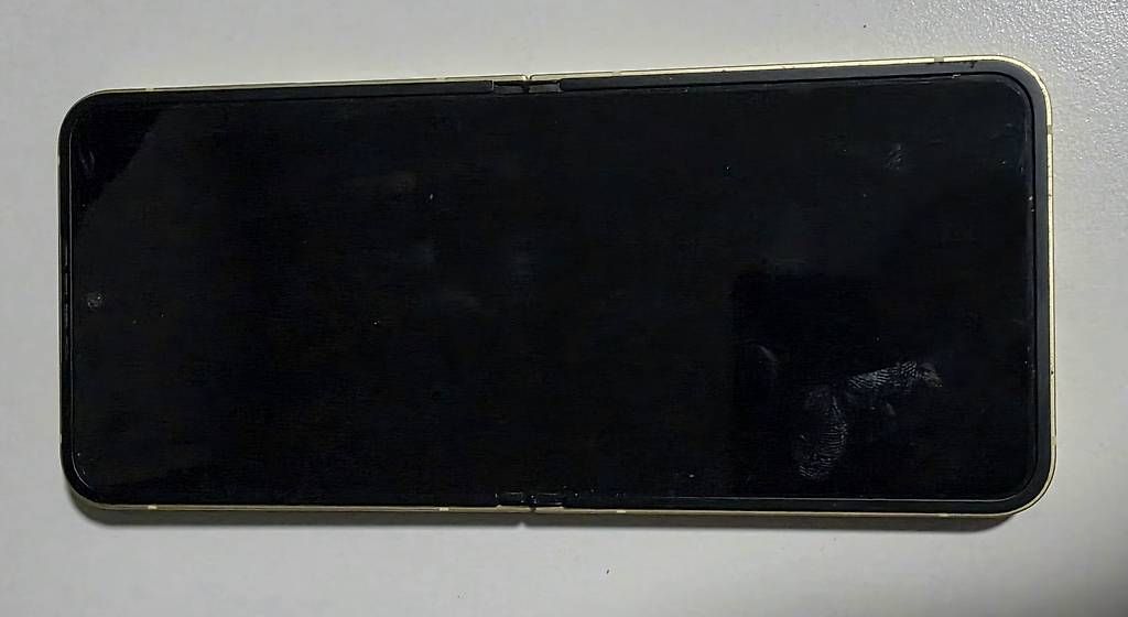 Samsung Handys / Smartphones: Samsung Flip 6 – Gebraucht aus Bolligen von bobbone3 2