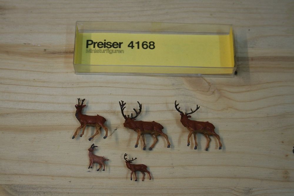Meindekoartikel Skifahrer Figuren 4er Set – Miniatur-Figuren Für Winterdörfer, Handbemalt, Poly-Material