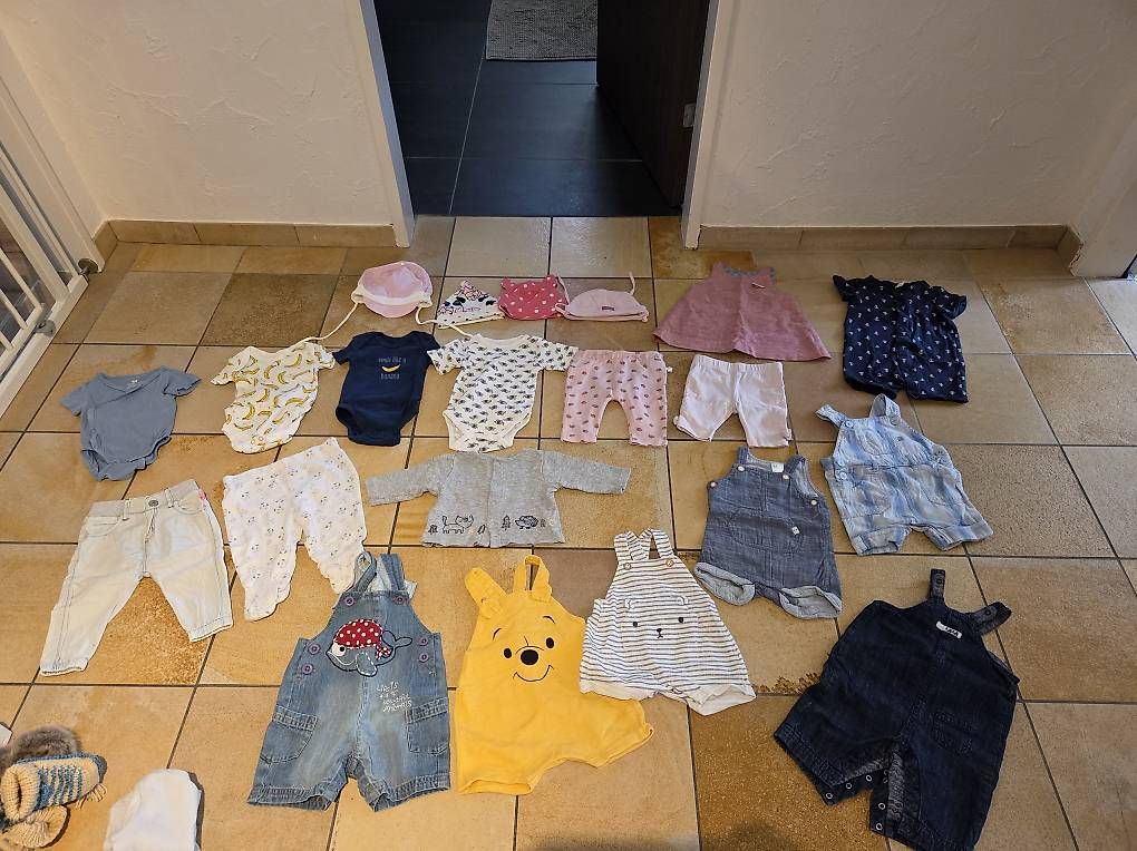 Lotti & Set di vestiti: Babykleider 50/56 – Usato da Schlossrued venduto da fage1990