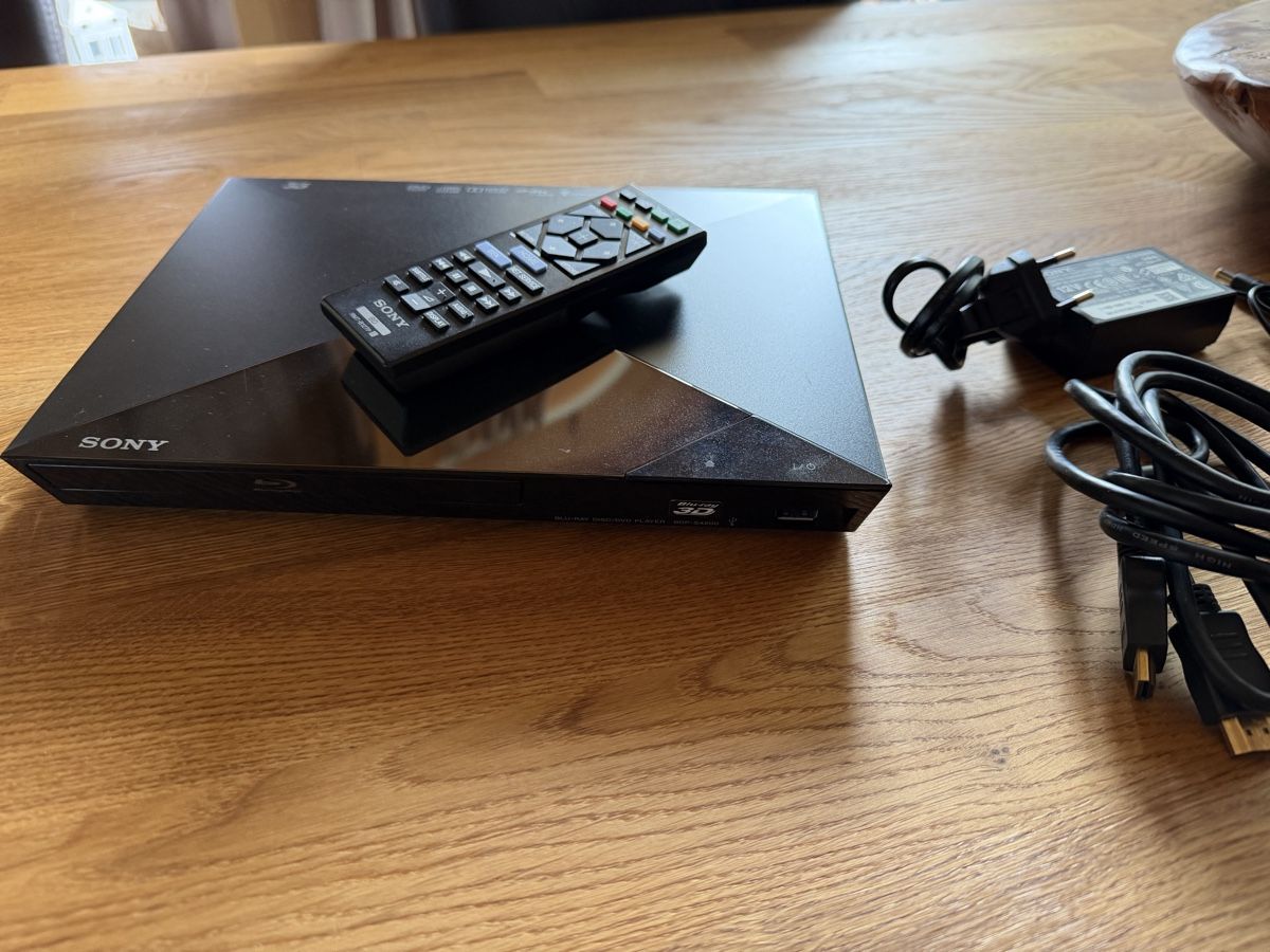 Sony Home Cinema: BlueRay Player Sony – Usato da Rothenfluh venduto da sunneschyn88