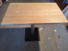 Petite table en frêne blanc