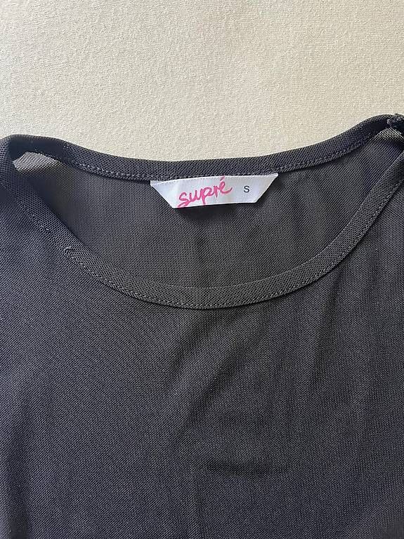 T-shirt: SCHWARZES MESH SHIRT – Usato da Maur venduto da tab_z9rh 1