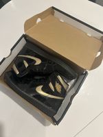 Baskets Nike Air Jordan 1 Mid noir or taille 42.5 NEUF