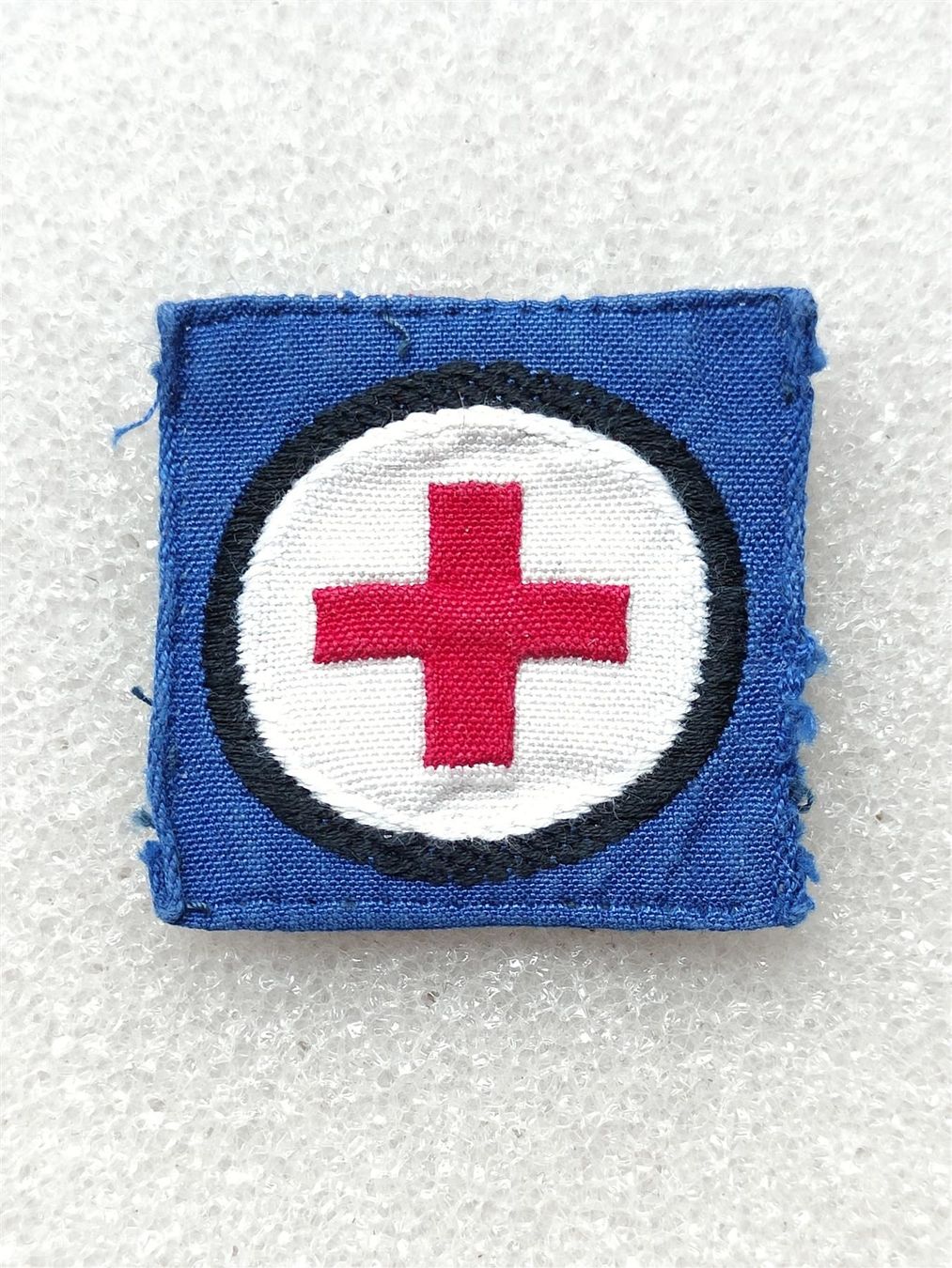 Placchette & Badge: Rotkreuzdienst Ord. 1949 mit Stoffrand – Usato da Bauma venduto da SwissMilitaria
