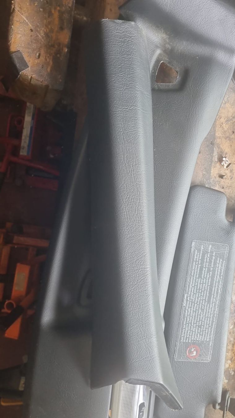 Mercedes-Benz Tutti pezzi di ricambio auto: SLK R170 Dach-, A-Säulenverkleidung – Usato da Zetzwil venduto da lor_2j9p 2