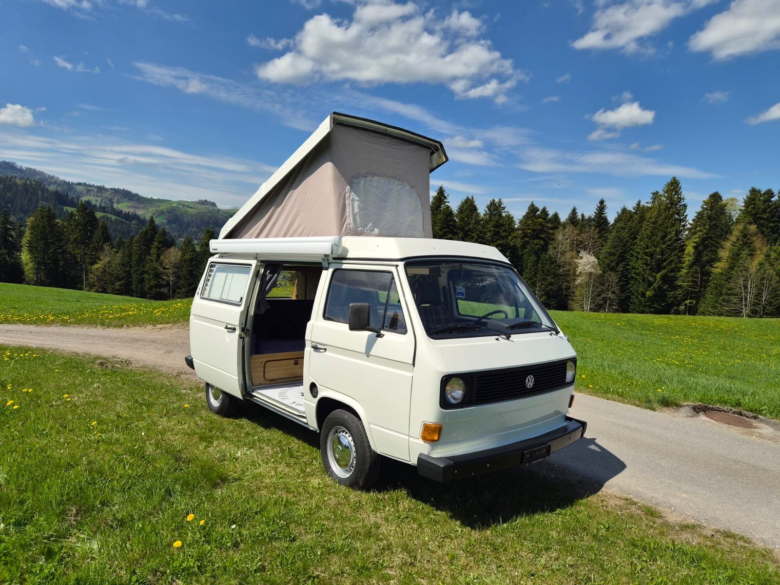 VW Veicoli da campeggio: VW T3 Bus mit original Campingausbau – Usato da Doppleschwand venduto da job_j6c6 5
