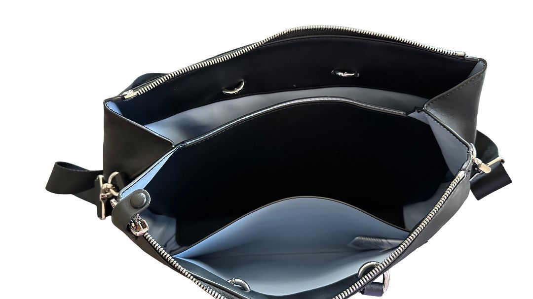 Calvin Klein Borse: Calvin Klein Black bag – Nuovo (secondo la descrizione) da Nyon venduto da jen_7dfc 3
