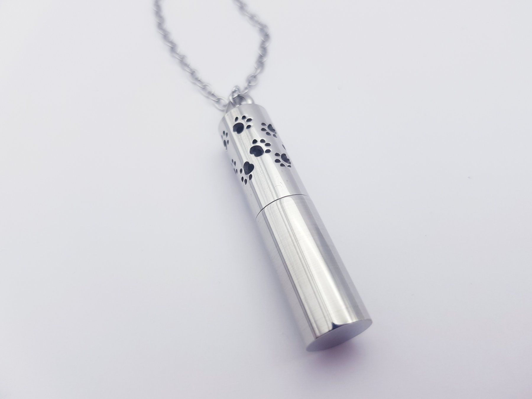 Diffusori di oli essenziali: Aromatherapie Diffusor / Parfüm Flasche / Edelstahl Pfoten – Nuovo e nell'imballaggio originale da Menziken venduto da Zyropa