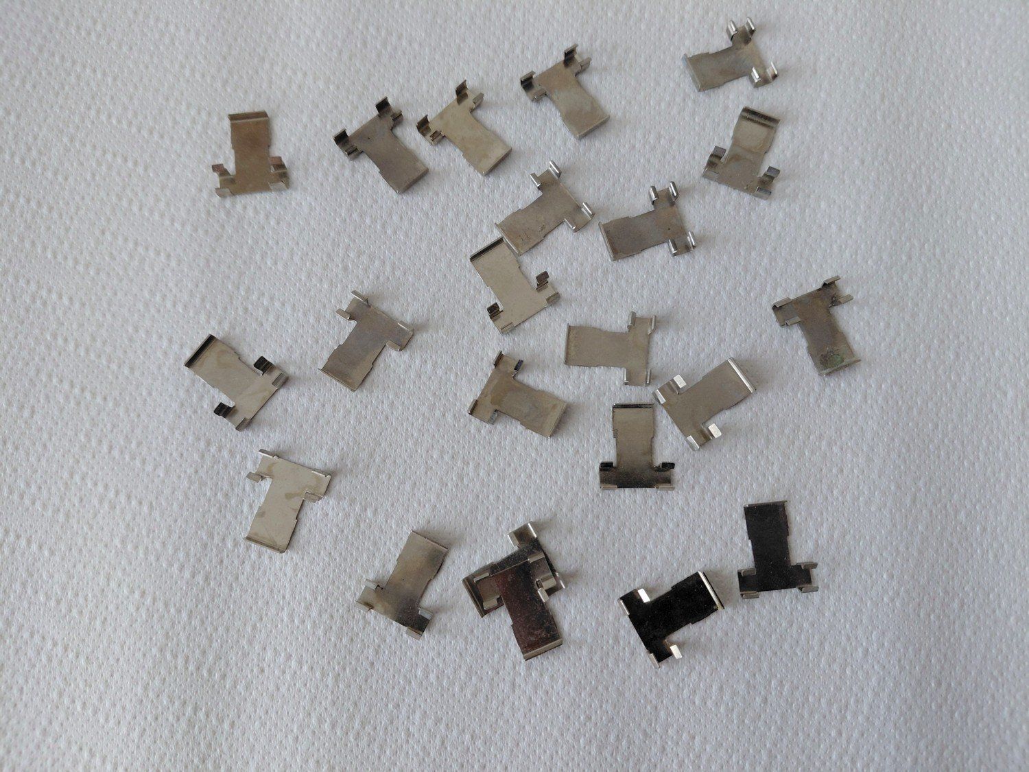 Märklin Modelleisenbahnen: 22 supports pour Mât de caténaire Märklin Ho – Gebraucht aus Yvonand von cha_zx5t