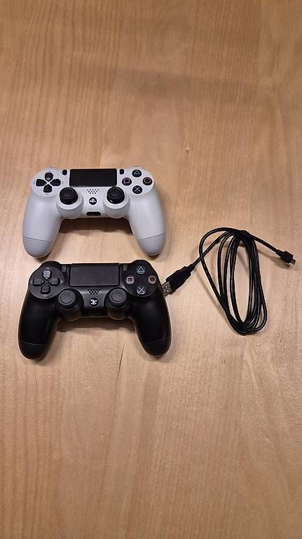 Consoles: PS 4  – D'occasion à Ottenbach par MelanieN90 1