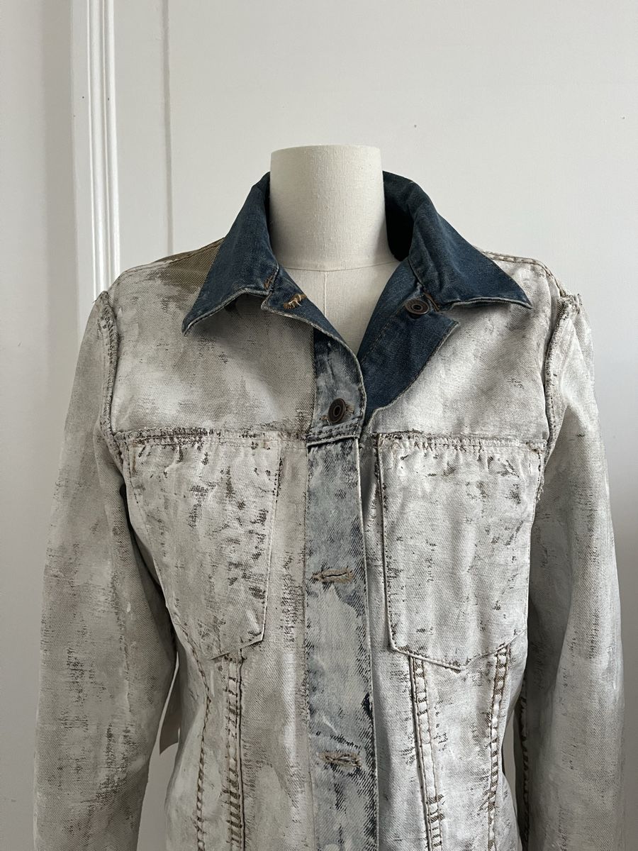 Giacche: Vintage Denim Jacket with Unique Custom Design - size M – Usato da Zürich venduto da Melina.A 1