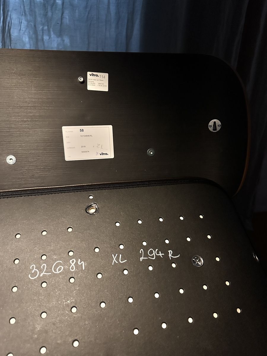 Vitra Poltrone: Original Eames Armchair and Footstool – Usato da Zürich venduto da joa_d8lb 4