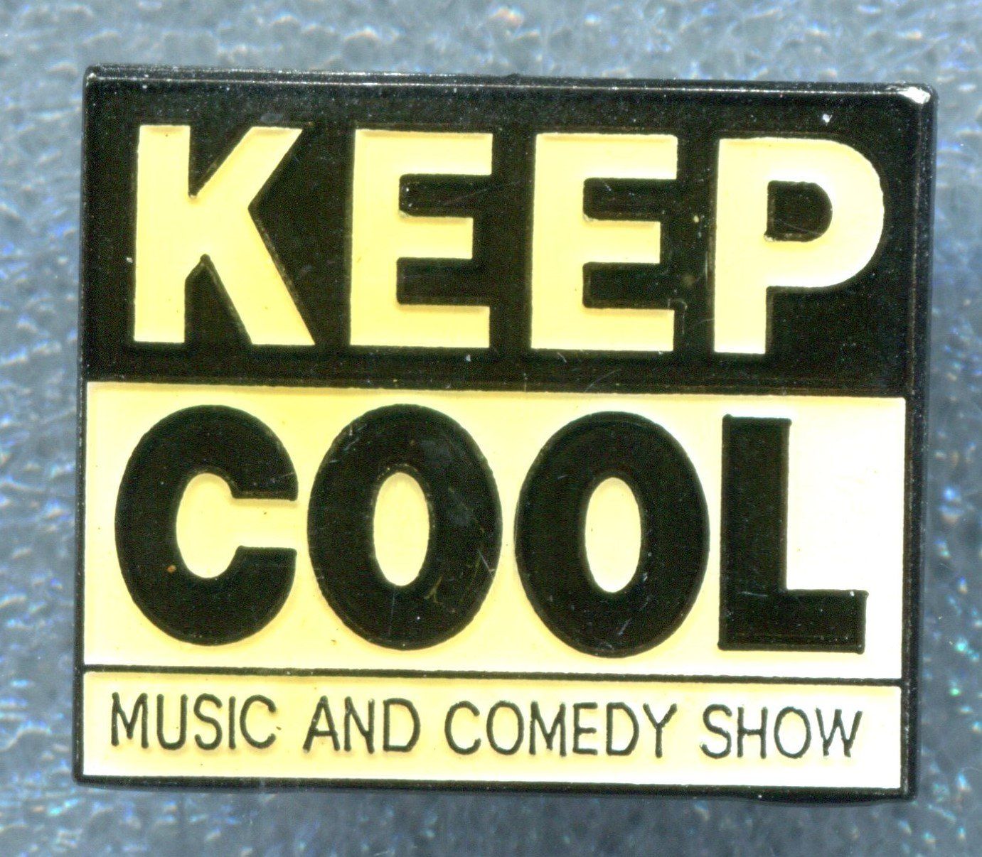 Placchette & Badge: KEEP COOL  Music and Comedy Show – Usato da Winterthur venduto da Sammleroase