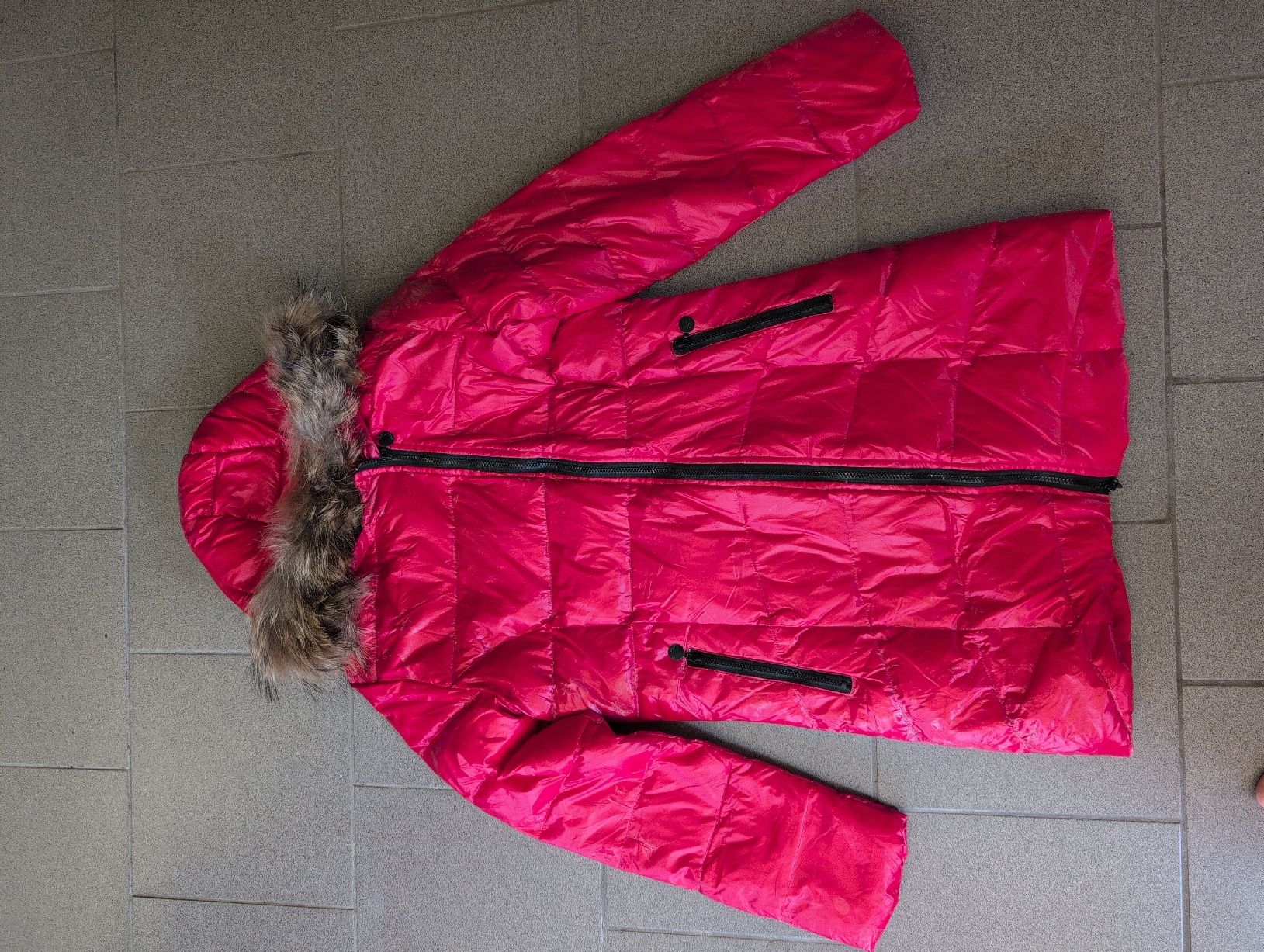 Moncler Mäntel: Moncler Mantel Grösse 3 rot mit Flecken – Gebraucht aus Rueun von nic_rmc6