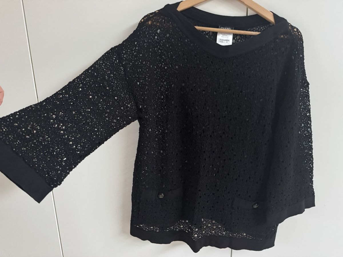 Chanel Maglioni & Felpe: Chanel Black Knit Top, Size 40 – Usato da Belp venduto da Aliya