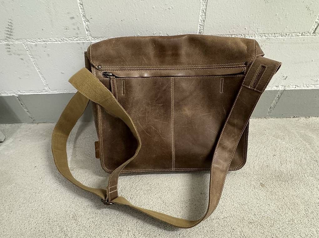 Taschen: Aunts & Uncles Ledertasche – Gebraucht aus Grüningen von Southpark3 1