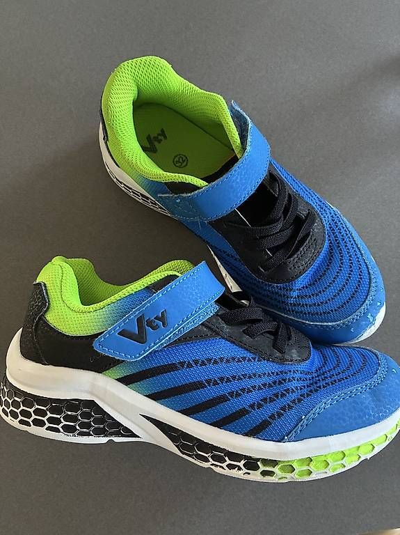 Scarpe per ragazzi: Sportschuhe Gr. 32 – Usato da Emmen venduto da eli_t22g 1