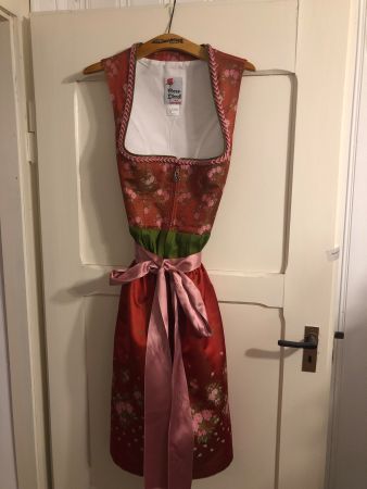 Rose Dirndl rot mit Blumenmuster Grösse 44 gebraucht