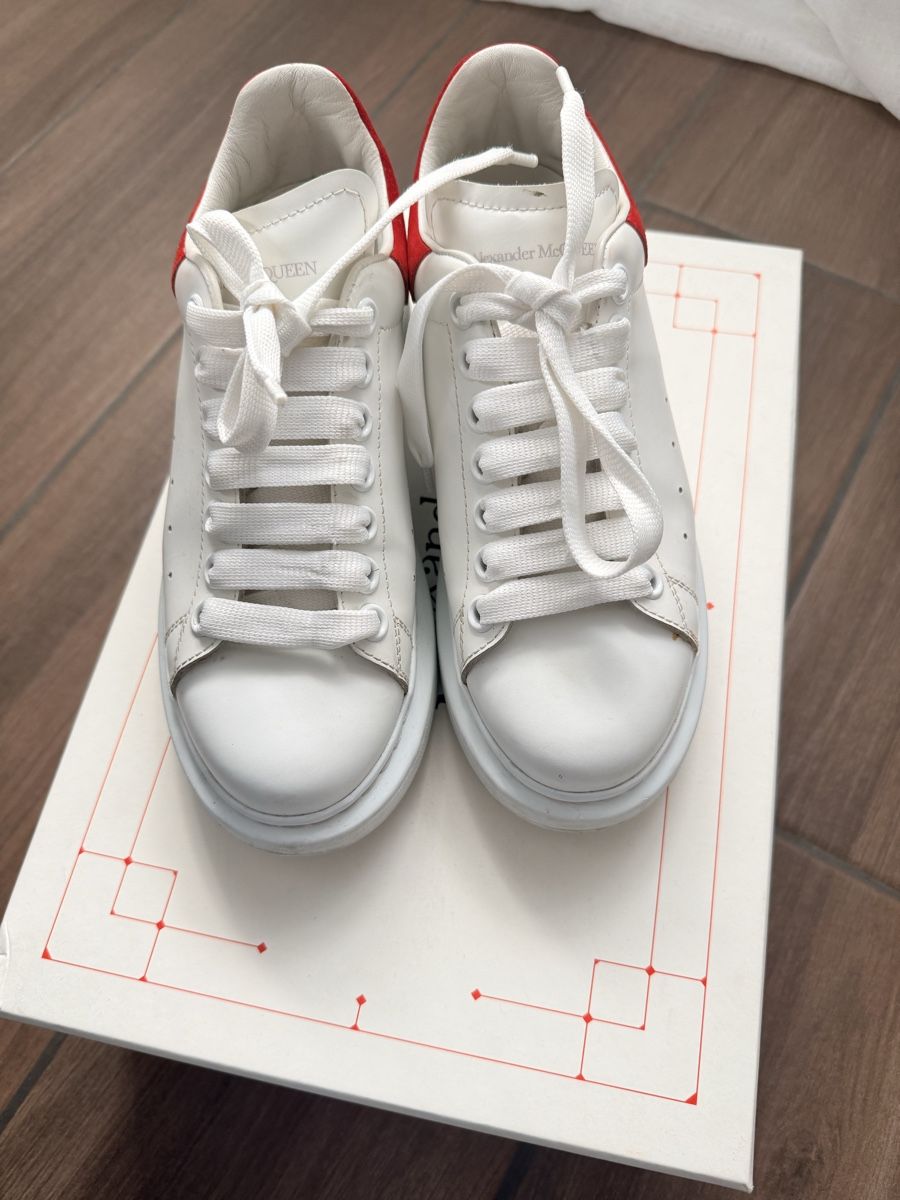 Alexander Mcqueen Scarpe da donna: Alexander Mcqueen - sneakers blanc et rouge – Usato da Monthey venduto da van_jbc7